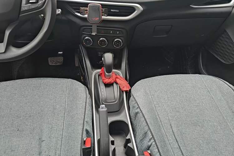 Used Chevrolet Trax 2019 325T Automatic Sport Edition China VI Standard Gear Lever