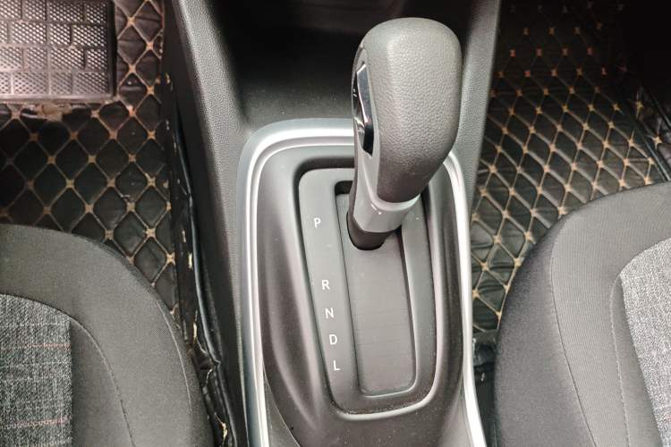 Used Chevrolet Trax 2019 325T Automatic Sport Edition China VI Standard Gear Lever