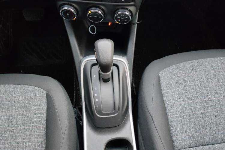 Used Chevrolet Trax 2019 325T Automatic Sport Edition China VI Standard Gear Lever
