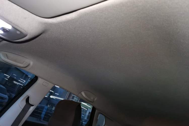Used Chevrolet Trax 2019 325T Automatic Sport Edition China VI Standard Headliner