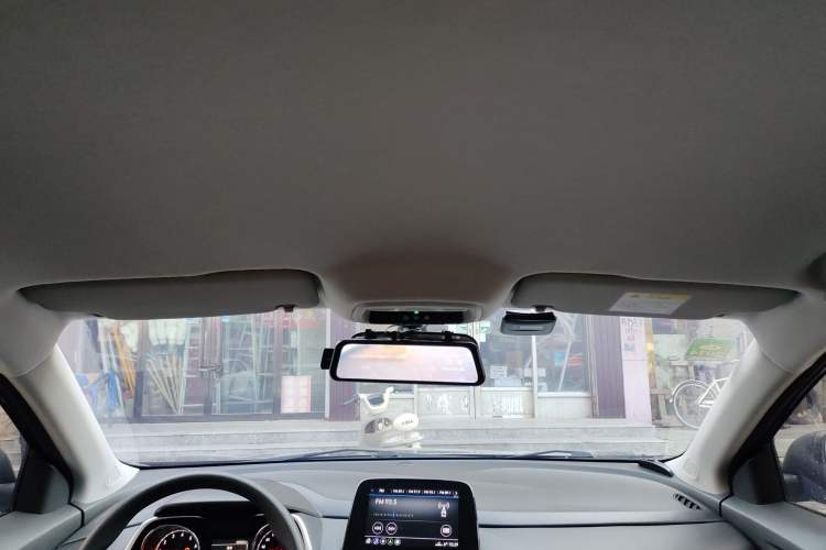 Used Chevrolet Trax 2019 325T Automatic Sport Edition China VI Standard Headliner