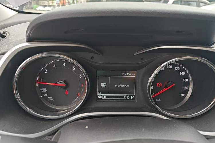 Used Chevrolet Trax 2019 325T Automatic Sport Edition China VI Standard Instrument Cluster
