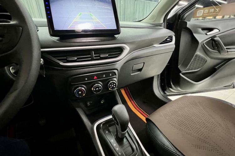 Used Chevrolet Trax 2019 325T Automatic Sport Edition China VI Standard Interior 3