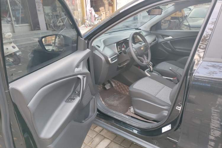 Used Chevrolet Trax 2019 325T Automatic Sport Edition China VI Standard Interior 3