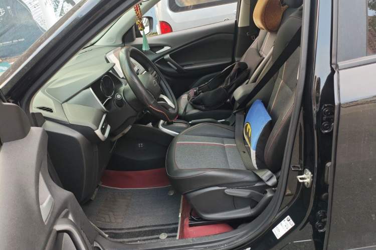 Used Chevrolet Trax 2019 Redline 325T Automatic Fun Edition China VI Standard Left Front Seat