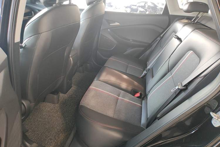 Used Chevrolet Trax 2019 Redline 325T Automatic Fun Edition China VI Standard Left Rear Seat