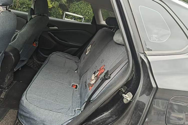 Used Chevrolet Trax 2019 325T Automatic Sport Edition China VI Standard Left Rear Seat