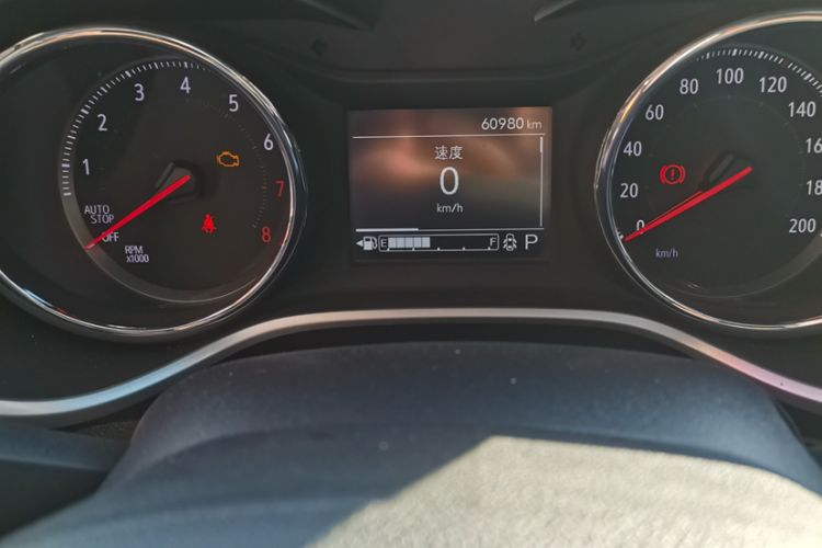 Used Chevrolet Trax 2019 325T Automatic Sport Edition China VI Standard Odometer Close Up