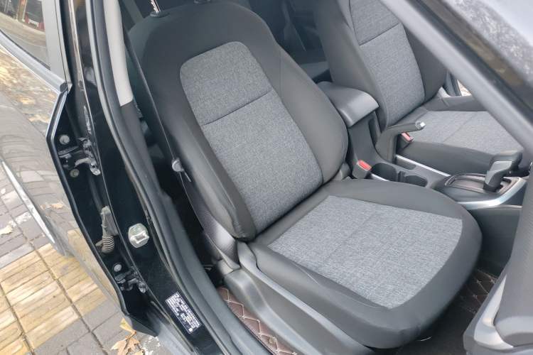 Used Chevrolet Trax 2019 325T Automatic Sport Edition China VI Standard Right Front Seat