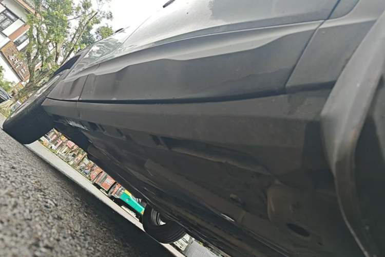 Used Chevrolet Trax 2019 325T Automatic Sport Edition China VI Standard Right Side Sill