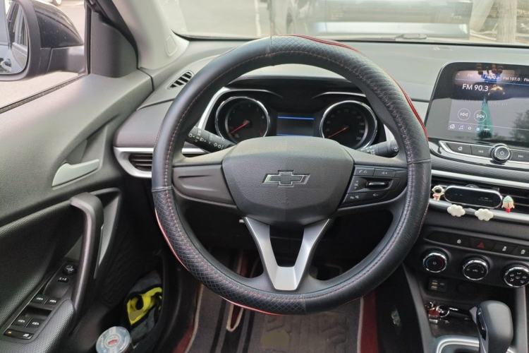 Used Chevrolet Trax 2019 Redline 325T Automatic Fun Edition China VI Standard Steering Wheel