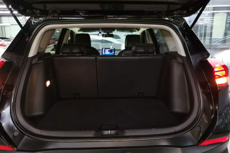 Used Chevrolet Trax 2019 325T Automatic Sport Edition China VI Standard Trunk