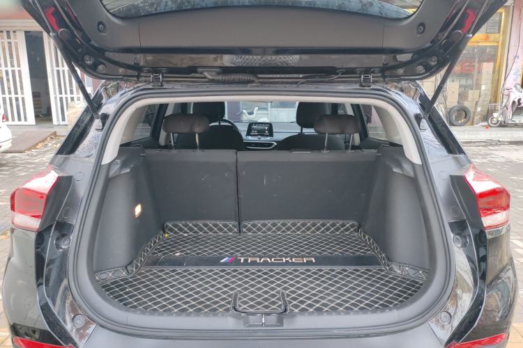 Used Chevrolet Trax 2019 325T Automatic Sport Edition China VI Standard Trunk