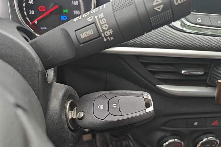 Used Chevrolet Trax 2019 325T Automatic Sport Edition China VI Standard Vehicle Key