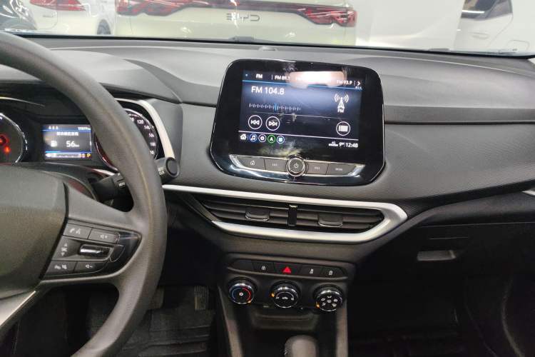 Used Chevrolet Trax 2019 Redline 325T Automatic Fun Edition China VI Standard Audio And AC Panel