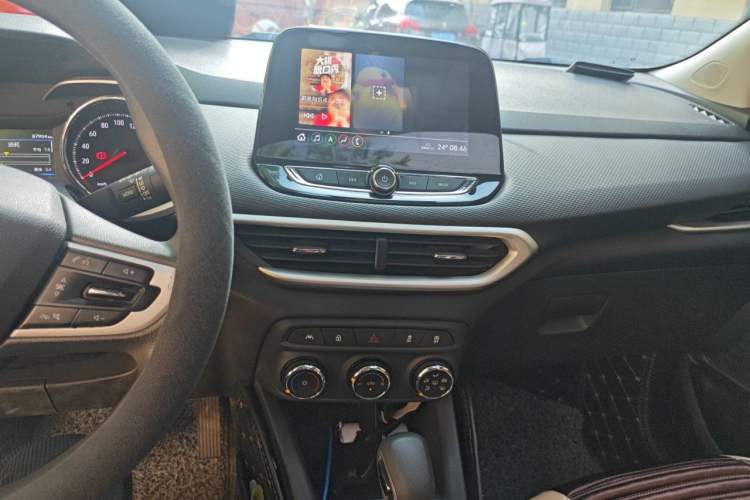 Used Chevrolet Trax 2019 Redline 335T CVT Top-Tier Model China VI Standard Audio And AC Panel