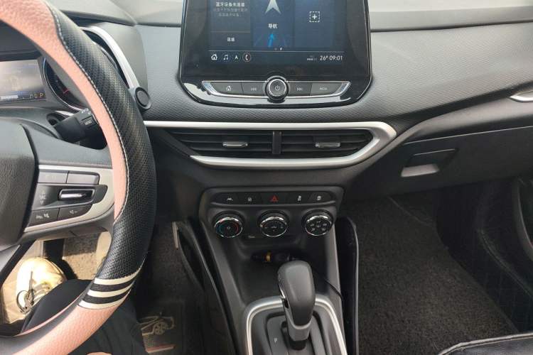 Used Chevrolet Trax 2019 Redline 335T CVT Top-Tier Model China VI Standard Audio And AC Panel