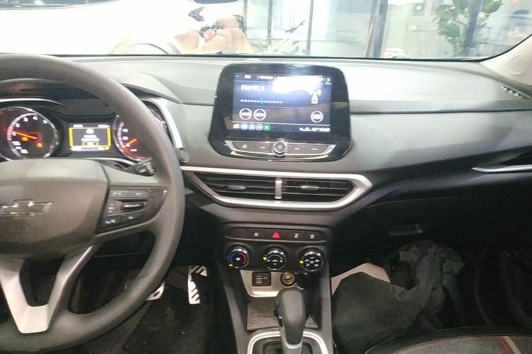 Used Chevrolet Trax 2019 Redline 325T Automatic Fun Edition China VI Standard Audio And AC Panel