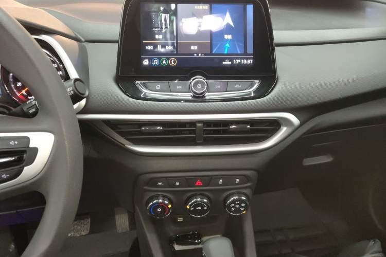 Used Chevrolet Trax 2019 Redline 335T CVT Top-Tier Model China VI Standard Audio And AC Panel