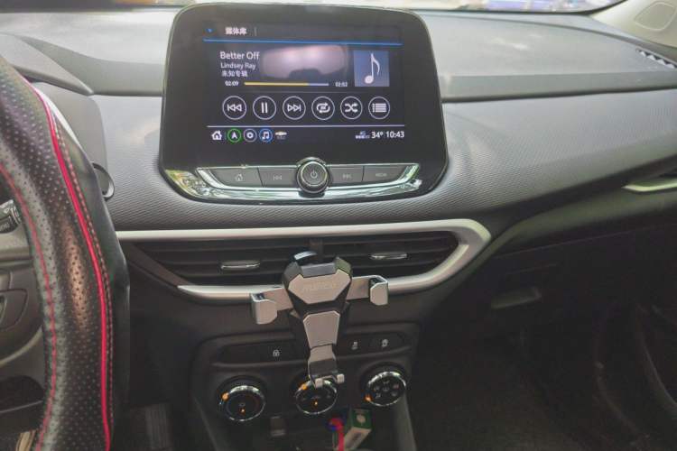 Used Chevrolet Trax 2019 Redline 325T Automatic Fun Edition China VI Standard Audio And AC Panel
