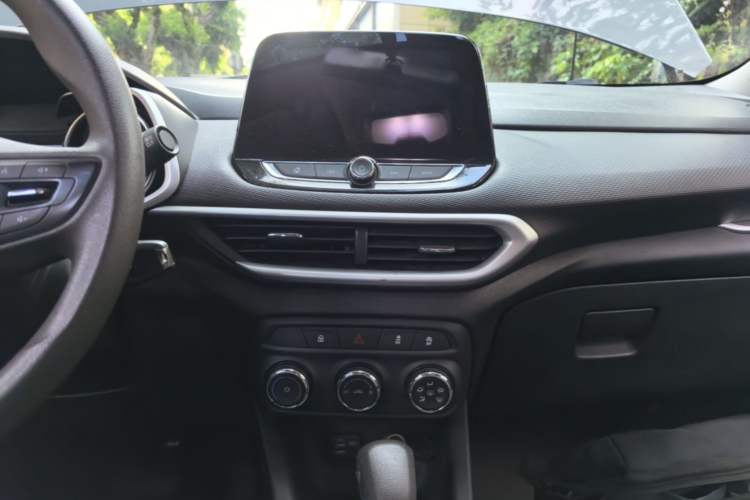 Used Chevrolet Trax 2019 Redline 335T CVT Trendy Version China VI Standard Audio And AC Panel
