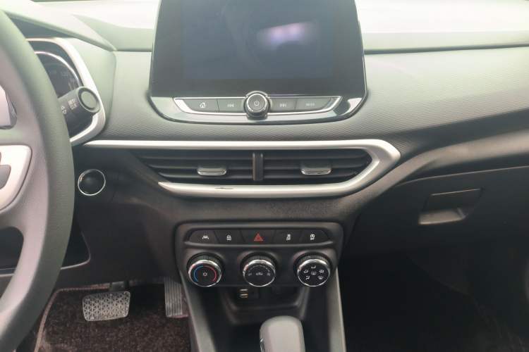 Used Chevrolet Trax 2019 Redline 335T CVT Top-Tier Model China VI Standard Audio And AC Panel