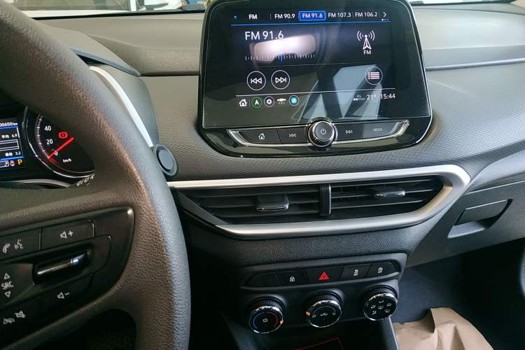 Used Chevrolet Trax 2019 Redline 325T Automatic Fun Edition China VI Standard Audio And AC Panel