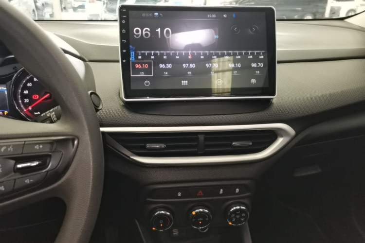 Used Chevrolet Trax 2019 Redline 325T Automatic Fun Edition China VI Standard Audio And AC Panel