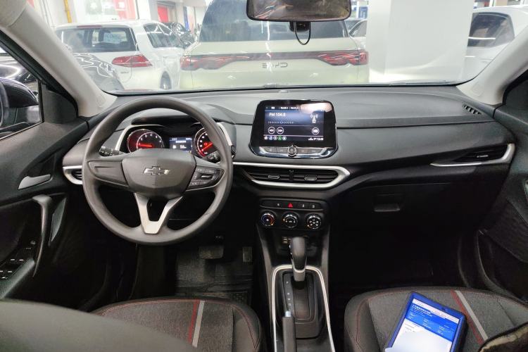 Used Chevrolet Trax 2019 Redline 325T Automatic Fun Edition China VI Standard Center Console