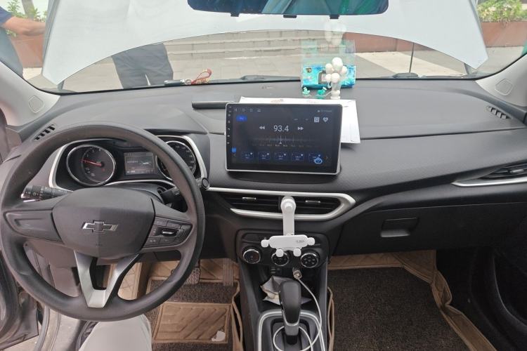 Used Chevrolet Trax 2019 Redline 325T Automatic Fun Edition China VI Standard Center Console