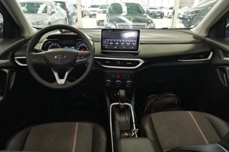 Used Chevrolet Trax 2019 Redline 325T Automatic Fun Edition China VI Standard Center Console