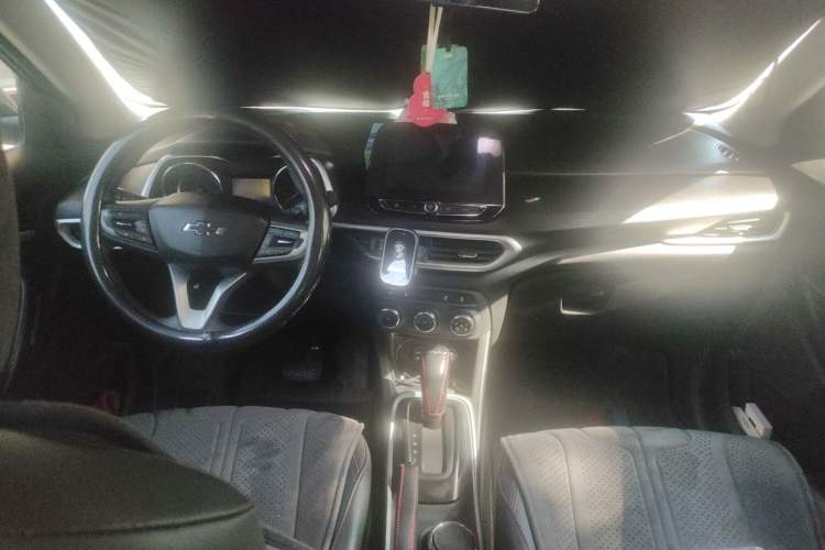 Used Chevrolet Trax 2019 Redline 335T CVT Top-Tier Model China VI Standard Center Console