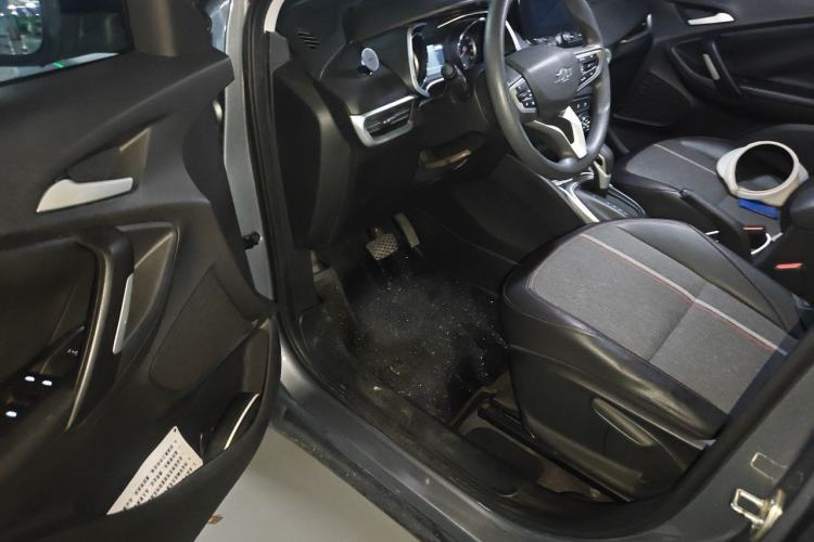 Used Chevrolet Trax 2019 Redline 335T CVT Top-Tier Model China VI Standard Driver Seat