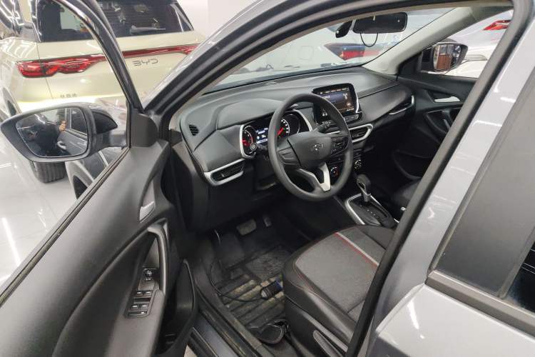 Used Chevrolet Trax 2019 Redline 325T Automatic Fun Edition China VI Standard Driver Seat