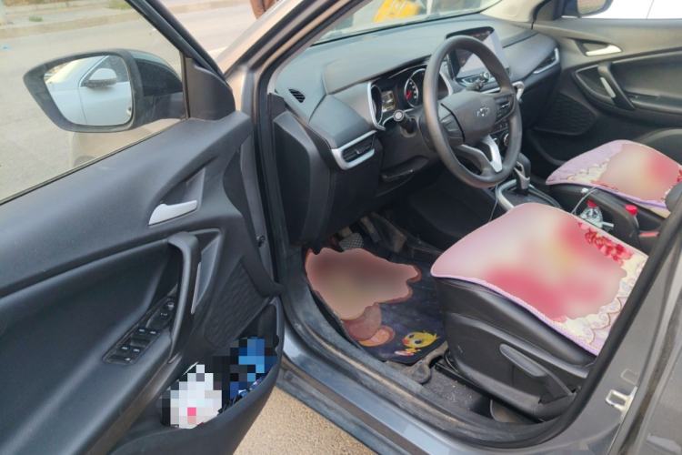 Used Chevrolet Trax 2019 Redline 325T Automatic Fun Edition China VI Standard Driver Seat