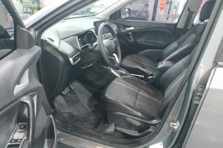Used Chevrolet Trax 2019 Redline 325T Automatic Fun Edition China VI Standard Driver Seat