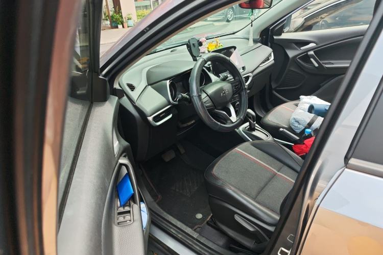 Used Chevrolet Trax 2019 Redline 325T Automatic Fun Edition China VI Standard Driver Seat