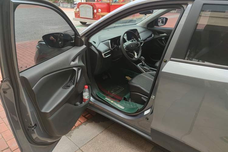 Used Chevrolet Trax 2019 Redline 335T CVT Top-Tier Model China VI Standard Driver Seat