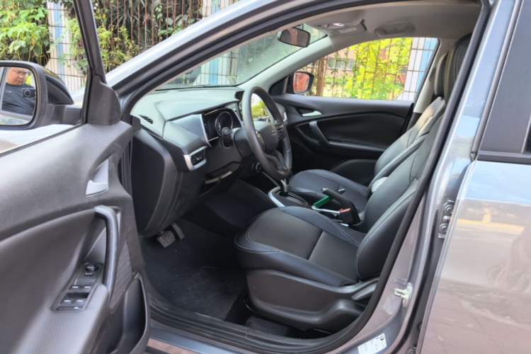 Used Chevrolet Trax 2019 Redline 335T CVT Trendy Version China VI Standard Driver Seat