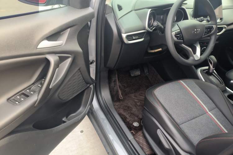 Used Chevrolet Trax 2019 Redline 335T CVT Top-Tier Model China VI Standard Driver Seat