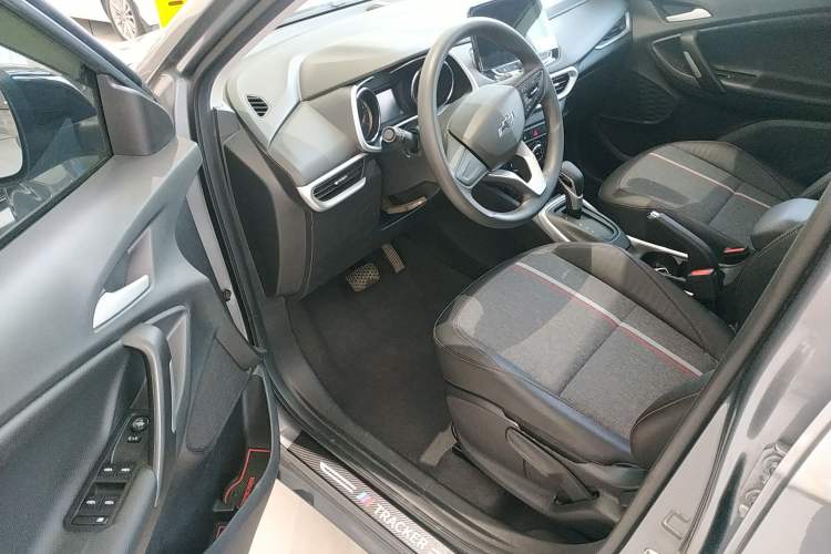 Used Chevrolet Trax 2019 Redline 325T Automatic Fun Edition China VI Standard Driver Seat