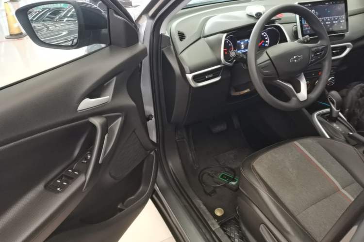 Used Chevrolet Trax 2019 Redline 325T Automatic Fun Edition China VI Standard Driver Seat