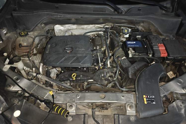Used Chevrolet Trax 2019 Redline 335T CVT Top-Tier Model China VI Standard Engine Bay