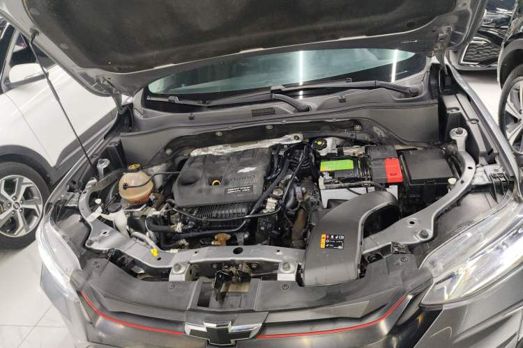Used Chevrolet Trax 2019 Redline 325T Automatic Fun Edition China VI Standard Engine Bay