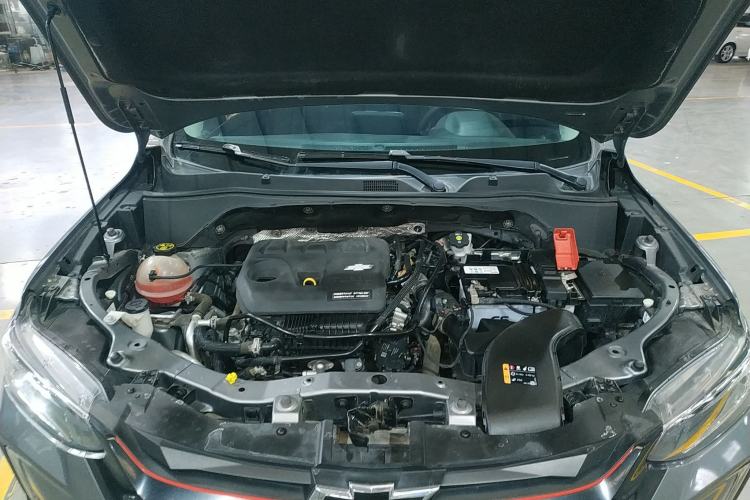 Used Chevrolet Trax 2019 Redline 325T Automatic Fun Edition China VI Standard Engine Bay