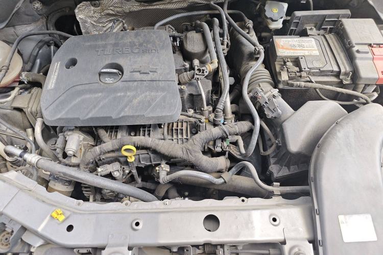 Used Chevrolet Trax 2019 Redline 335T CVT Top-Tier Model China VI Standard Engine Bay