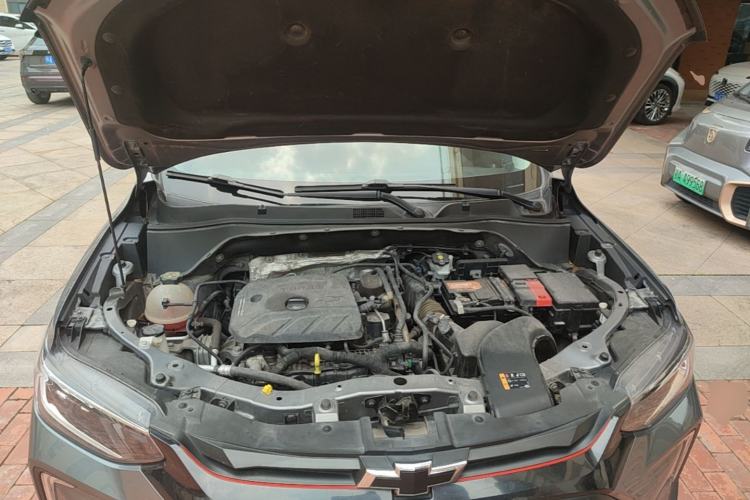Used Chevrolet Trax 2019 Redline 335T CVT Top-Tier Model China VI Standard Engine Bay