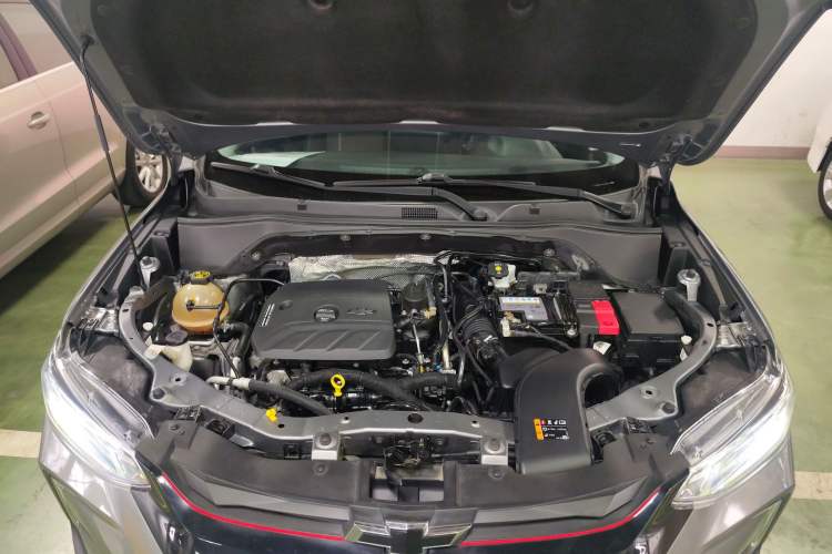 Used Chevrolet Trax 2019 Redline 335T CVT Top-Tier Model China VI Standard Engine Bay