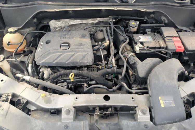 Used Chevrolet Trax 2019 Redline 335T CVT Top-Tier Model China VI Standard Engine Bay