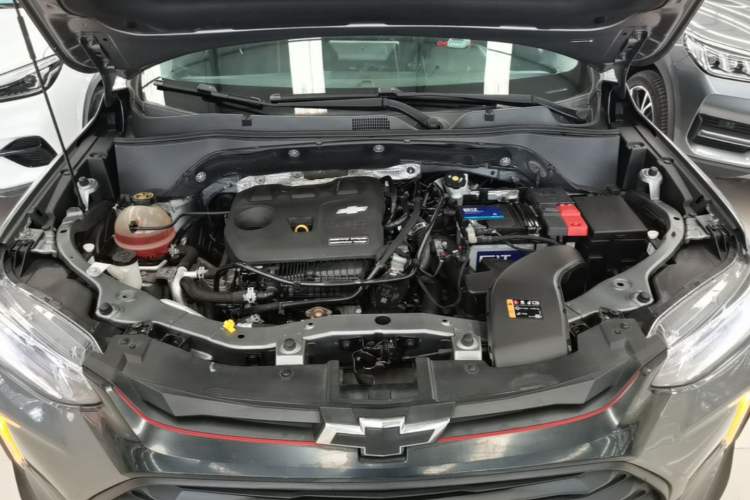 Used Chevrolet Trax 2019 Redline 325T Automatic Fun Edition China VI Standard Engine Bay